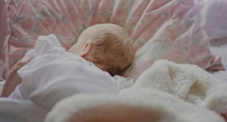 ¿Cómo saber si una manta o arrullo es segura para bebés?