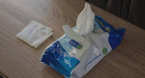 ¿Se pueden usar toallitas húmedas en superficies de alimentos?